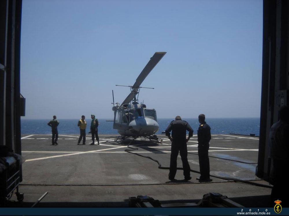 Helicóptero AB-212 a bordo del buque ‘Patiño’