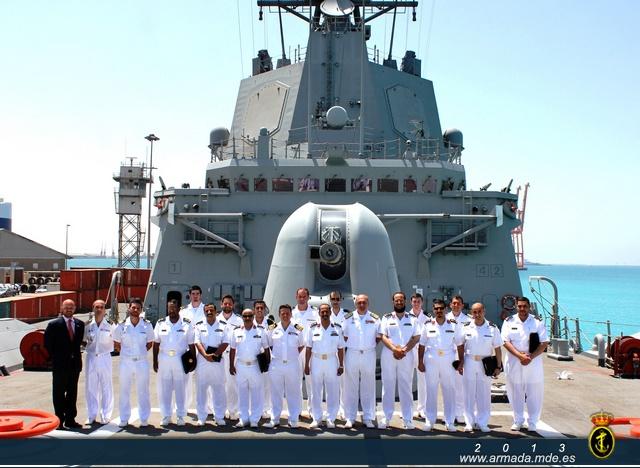 Family photo on board the frigate ‘Méndez Núñez’