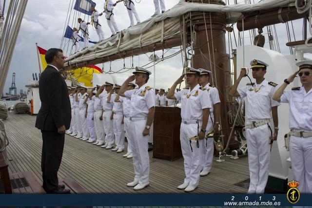 Military Honors on board the ‘Juan Sebastián de Elcano’ for the Spanish Ambassador