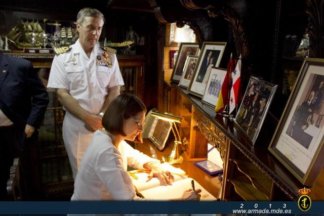 The First Lady of Panama visited the training ship