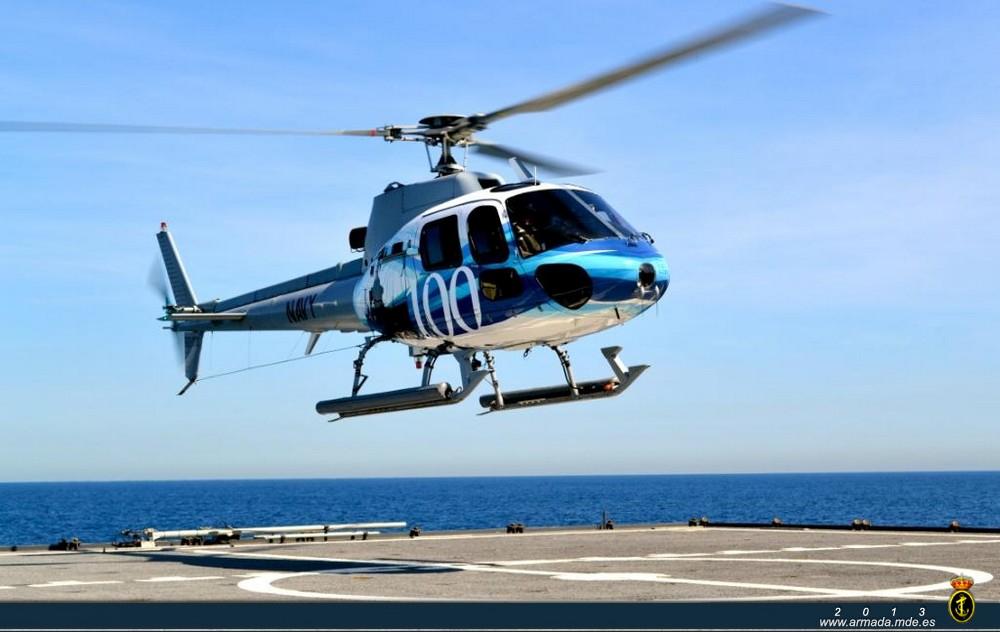 During these maneuvers the ‘Cantabria’ will operate two AS350BA ‘Squirrel’ helicopters.