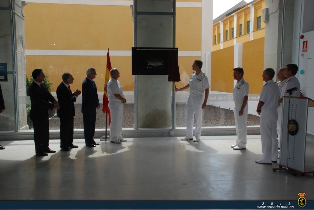 After concluding the celebrations, H.R.H. unveiled a plaque in the ‘Isaac Peral’ Room of the Cartagena Naval Museum