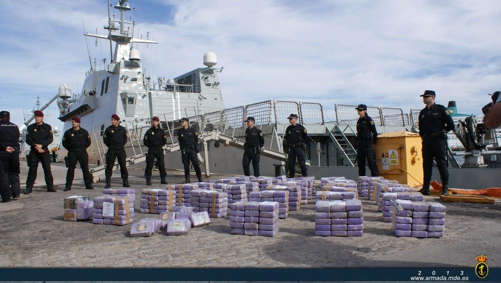 A Spanish Navy ship has collaborated with the Police in the seizure of a vessel carrying drug in Atlantic waters