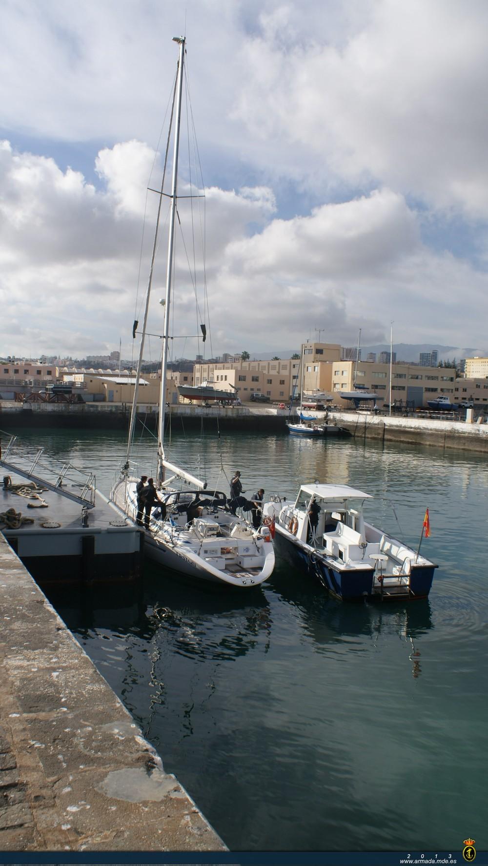 The ‘Tritón 2000’ was escorted and is docked at the Las Palmas Naval Station