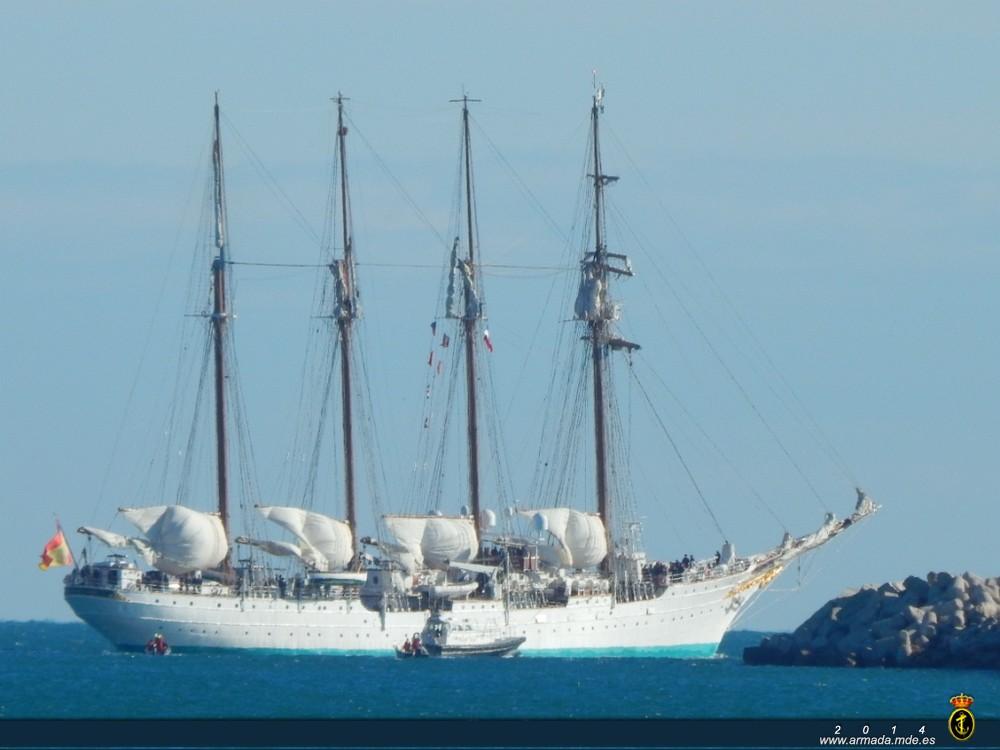The ‘Juan Sebastián de Elcano’ arriving at Sète