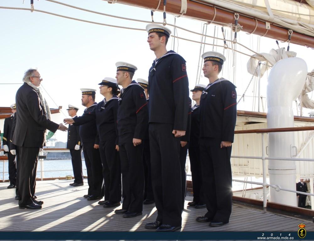 The Spanish General Consul in Montpellier, Juan Manuel Cabrera greeted officers, NCOs, midshipmen and ratings on the ship’s deck