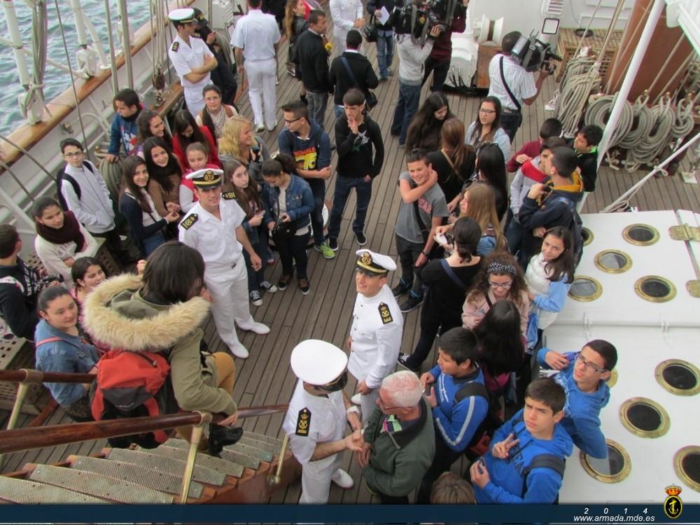 More than 500 students visited the ‘Juan Sebastián de Elcano’ during the week-end