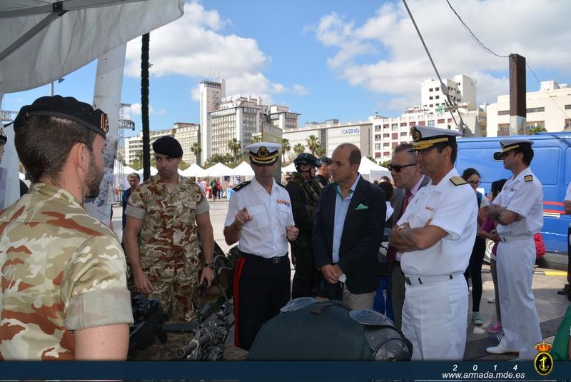 The Chief of the Canary Islands Security Unit shows Las Palmas City Mayor one of the stands