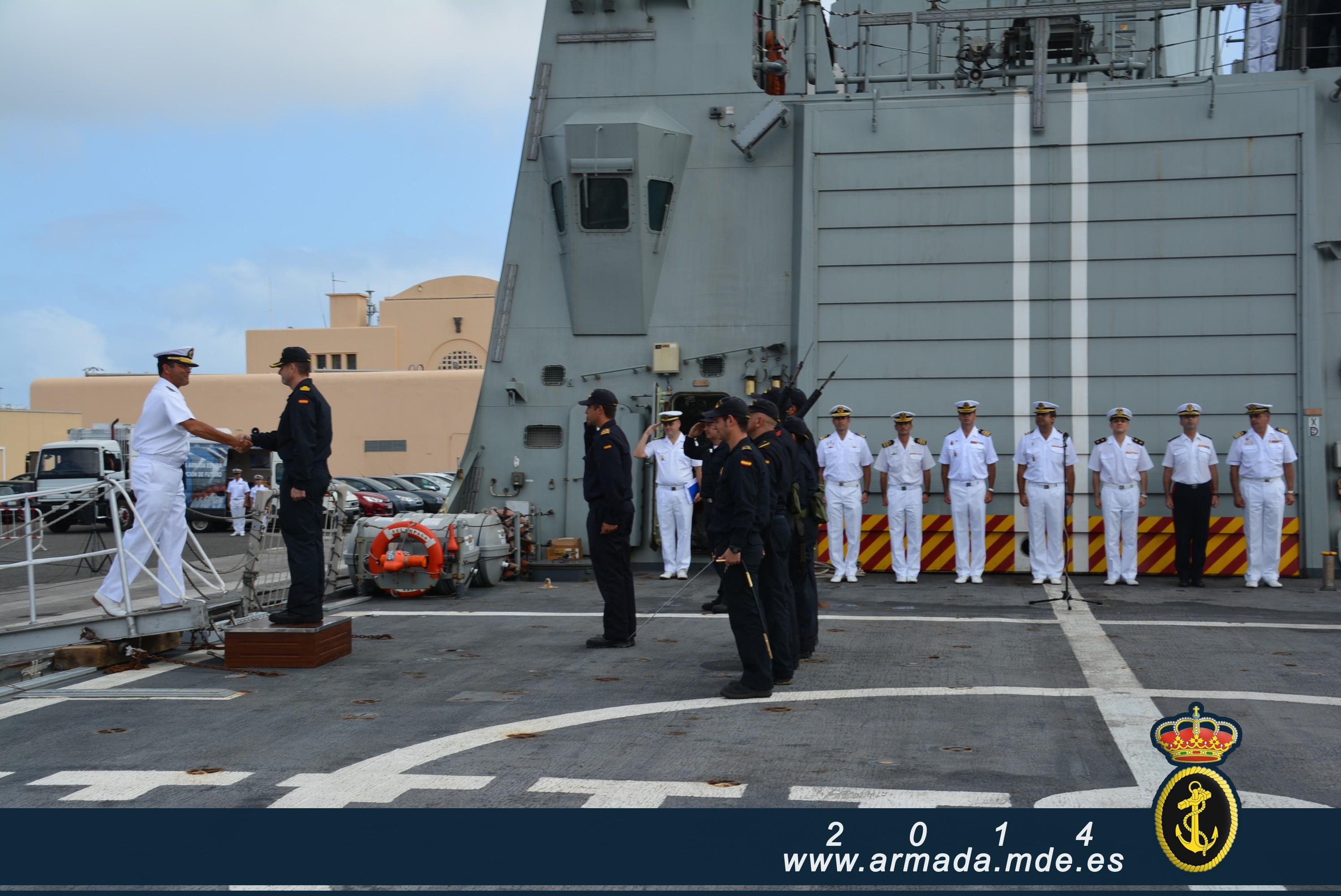 The ship was welcomed by Canary Islands Naval Commander