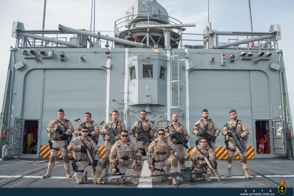 Equipo Operativo de Seguridad en la cubierta de la Numancia, foto de familia