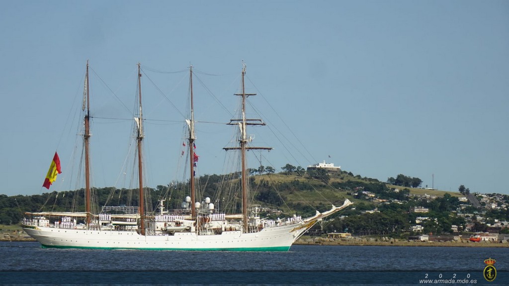 El "Juan Sebastián de Elcano" hace escala en Montevideo