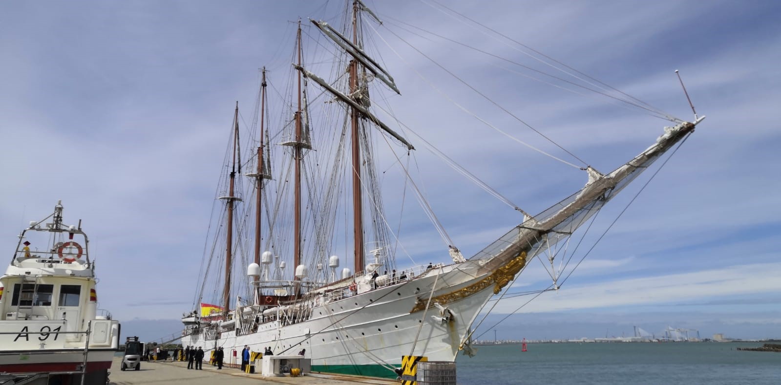 El "Juan Sebastián de Elcano" finaliza en San Fernando su XCII Crucero de Instrucción de Guardiamarinas