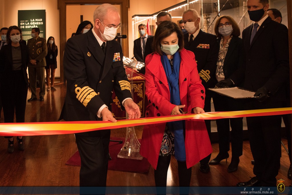 The Minister of Defense presides over the reopening of the Naval Museum.