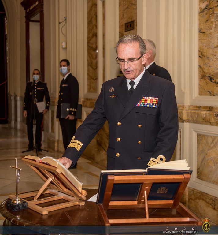 Acto de Juramento y toma de posesión del Almirante Jefe de Servicios y Asistencia Técnica en el Cuartel General de la Armada.