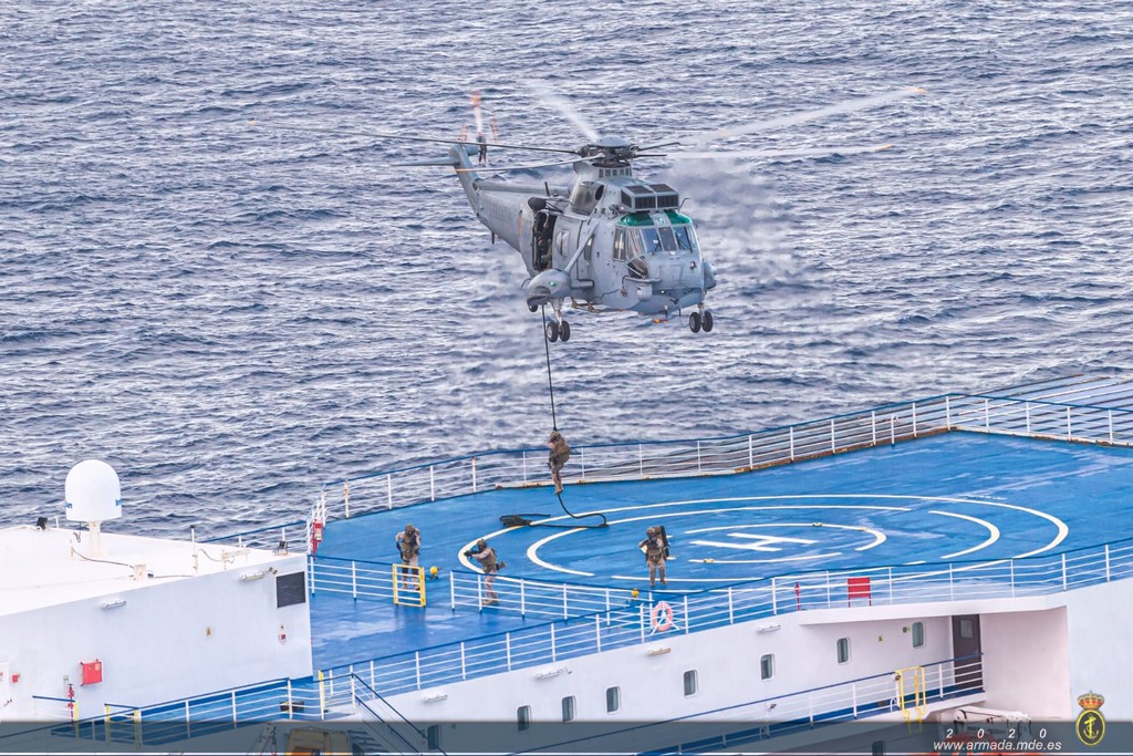 The Special Naval Warfare Force carried out an assault and hostage rescue exercise with collaboration of a ferry from the shipping company ‘Baleària’