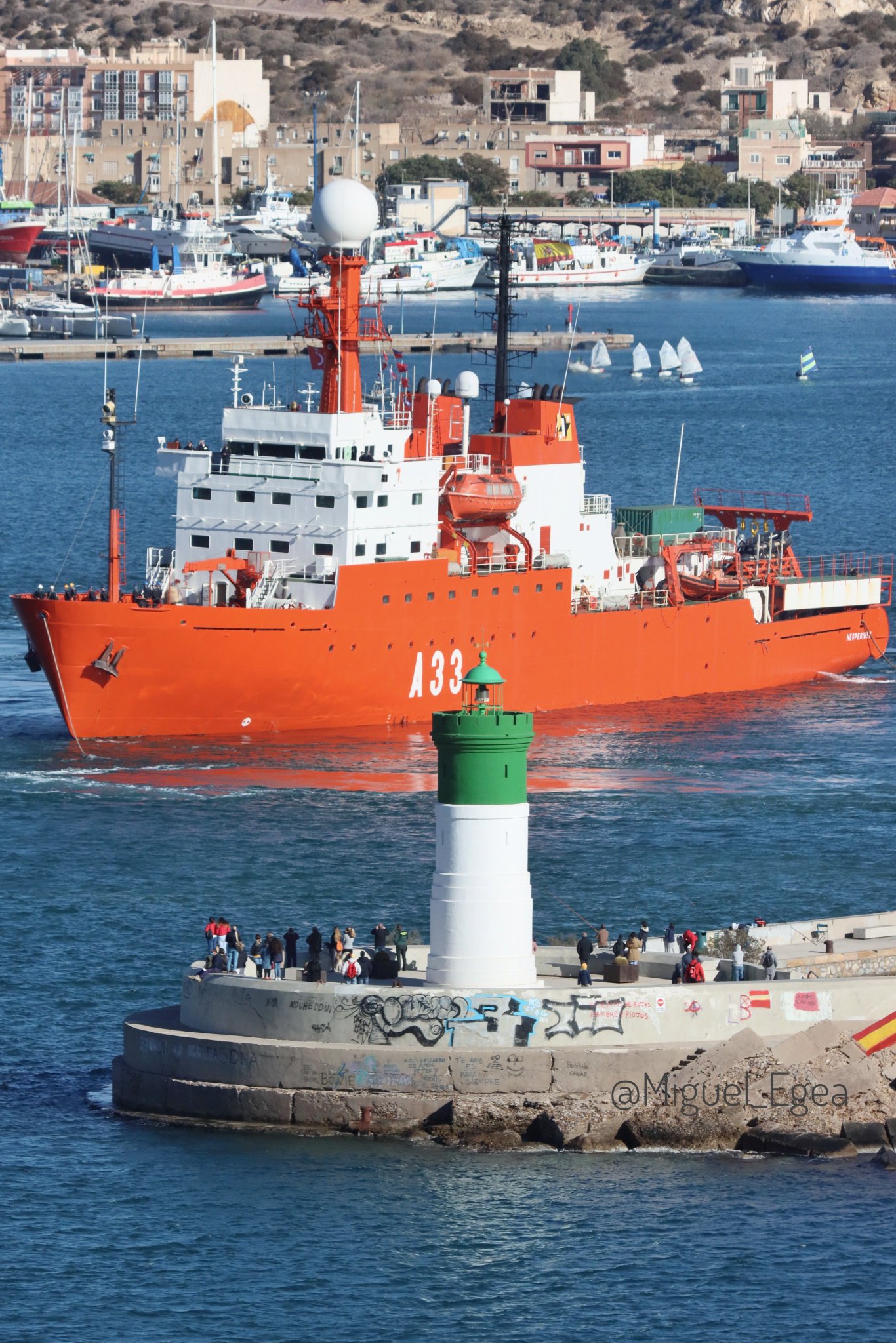 El buque de investigación oceanográfica Hespérides comienza su XXVI Campaña Antártica