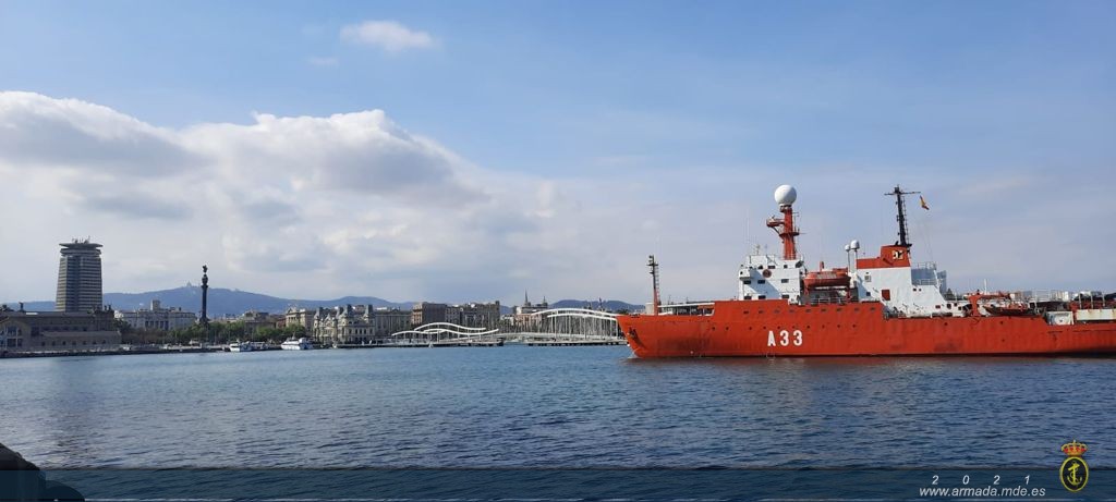 El buque de investigación oceanográfica "Hespérides" recala en el puerto de Barcelona.