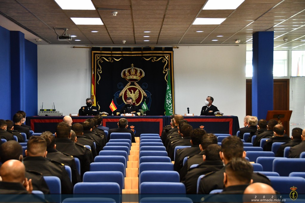Ceremonia de inauguración de los cursos básicos de especialidad en la Escuela de Especialidades "Antonio de Escaño".- Programa Naval Saudí AVT-2200