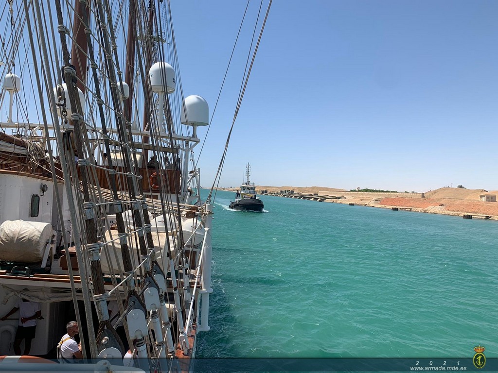 The ‘Juan Sebastián de Elcano’ crosses the Suez Canal and starts the transit back to Spain.