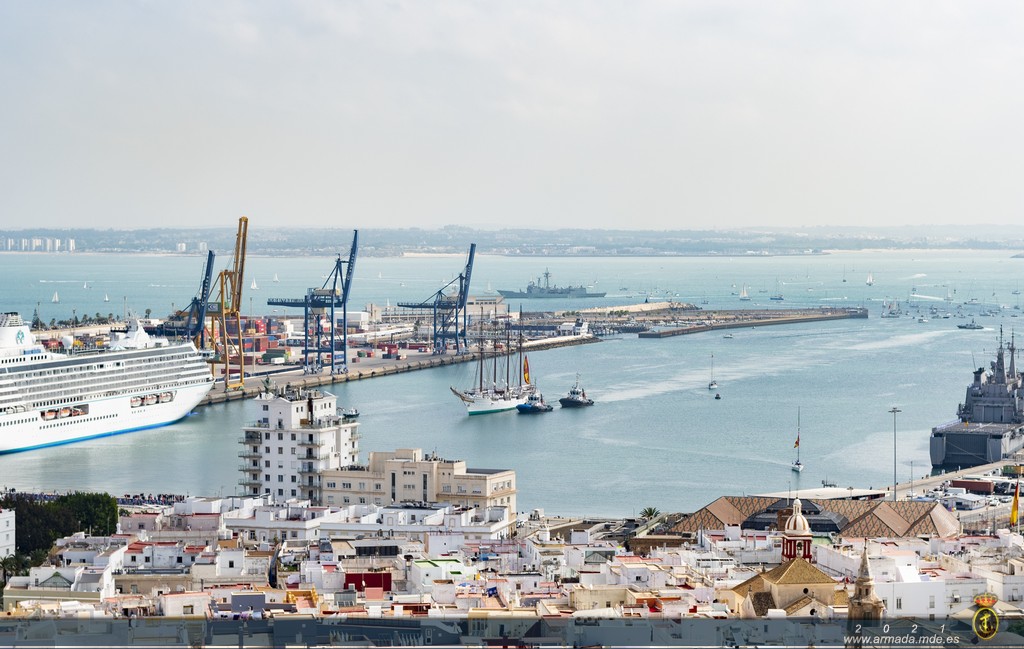 El "Juan Sebastián de Elcano" regresó a Cádiz tras su XCIII Crucero de Instrucción de guardiamarinas