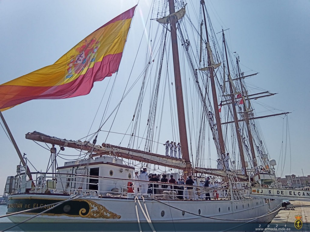 The ‘Juan Sebastián de Elcano’ returns to Cadiz after completing her 93rd training cruise around the Globe.