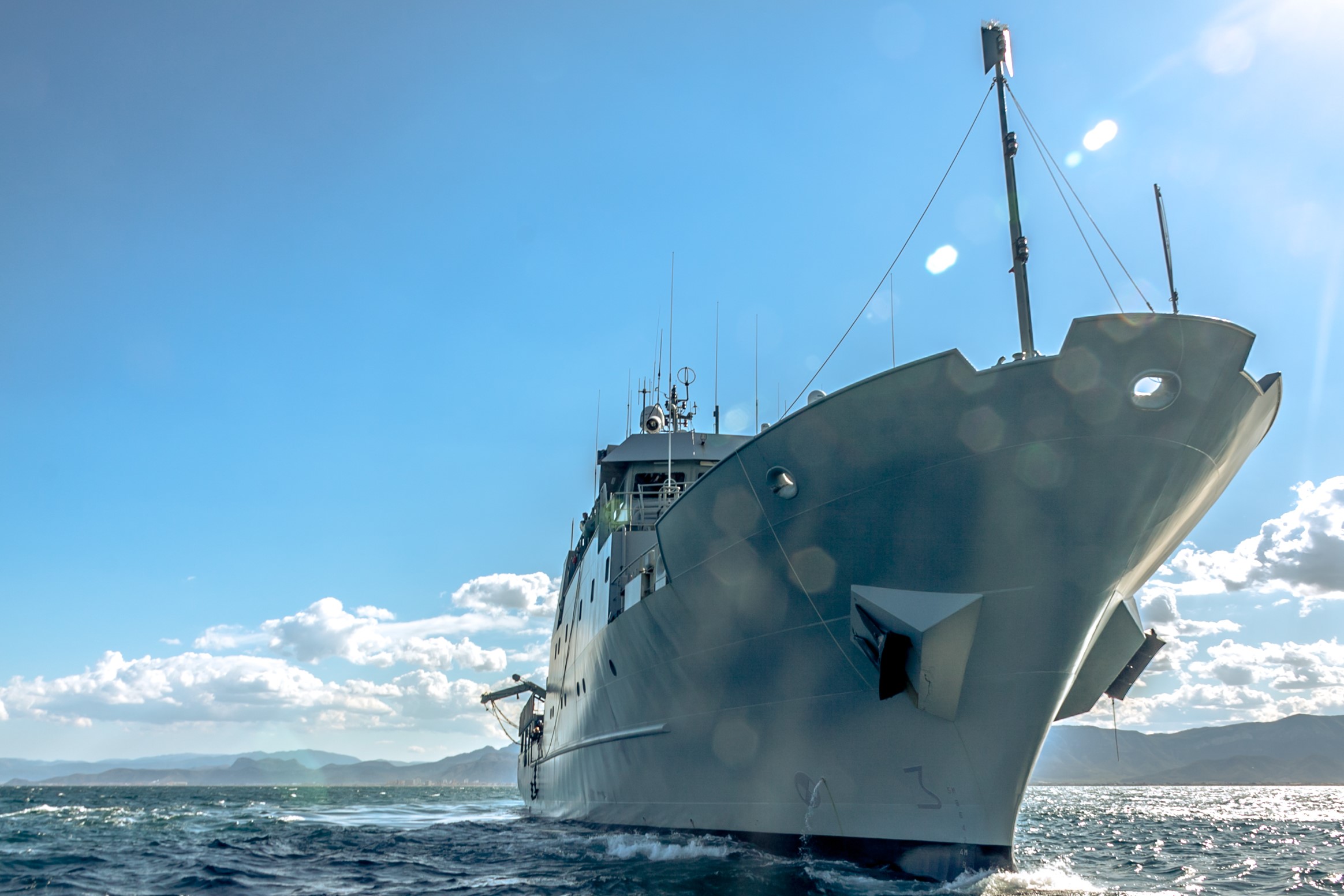 El patrullero Tarifa inicia su misión anual para la vigilancia, control e inspección pesquera en el Atlántico Noroeste.