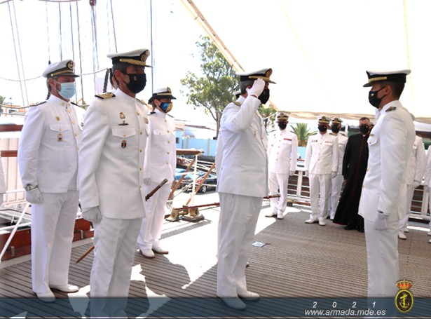 El buque escuela "Juan Sebastián de Elcano" realiza el acto de Entrega de Mando a bordo en la Base Naval de la Carraca