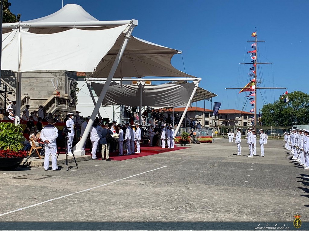 La Escuela Naval Militar celebró la Jura de Bandera de los Aspirantes y la entrega de los Reales Despachos a los nuevos oficiales de la Armada