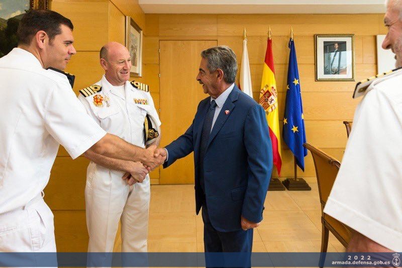 Captain García welcoming the Regional President Mr. Revilla.