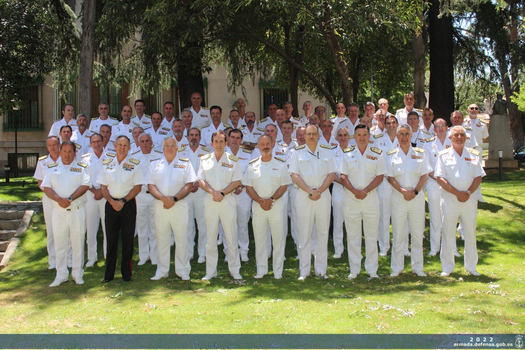Foto de grupo. El AJEMA con los oficiales generales asistentes a las Jornadas