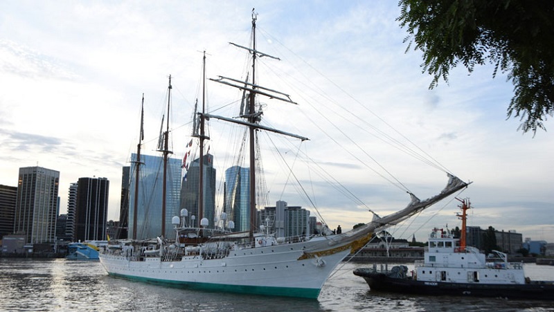 Imagen noticia:The Spanish Navy training ship ‘Juan Sebastián de Elcano’ arrives at Buenos Aires.