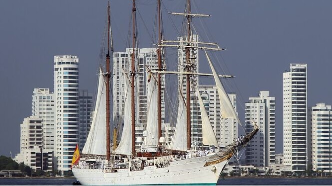 The ‘Juan Sebastián de Elcano’ arriving at Cartagena de Indias.