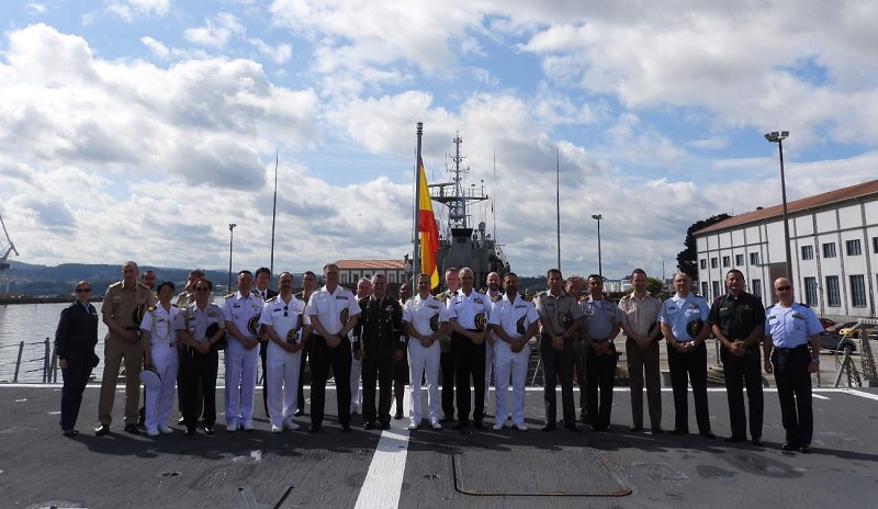 Visita de Agregados Navales a la fragata "Méndez Núñez"