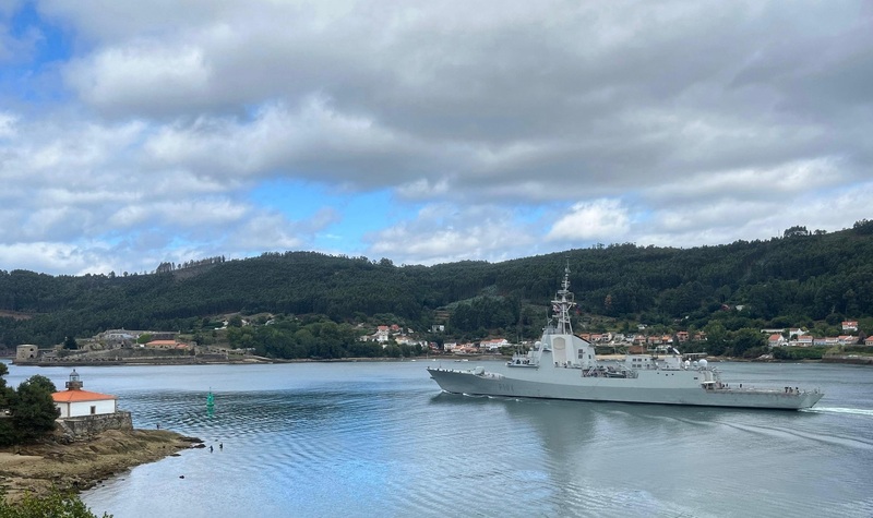 Frigate ‘Méndez Núñez’ leaving the Ferrol estuary