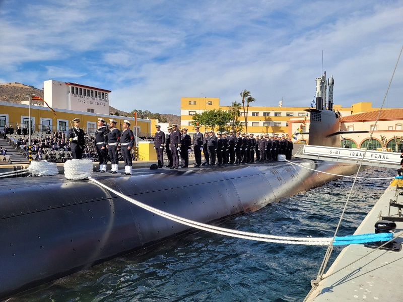 La dotación del submarino S-81 en un momento del acto