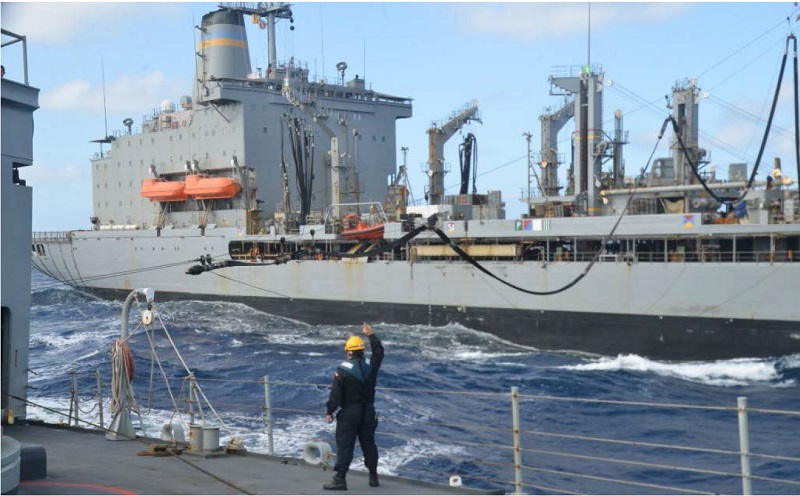 Petroleo en la mar con USNS "Patuxent"