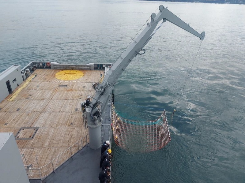 Deployment of a rescue net
