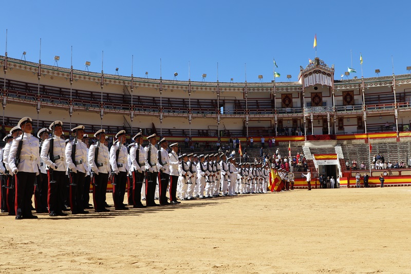Imagen noticia:Quinientos ciudadanos juran bandera en la plaza de toros de El Puerto de Santa María
