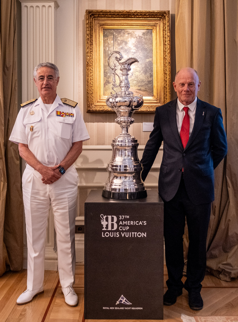 Imagen noticia:The America’s Cup visits the Spanish Navy’s Headquarters