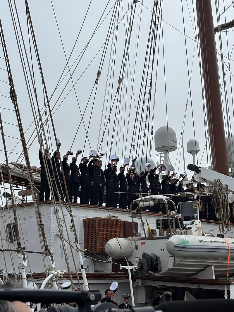 Guardiamarinas del Buque Escuela "Juan Sebastián de Elcano" a su salida a la mar