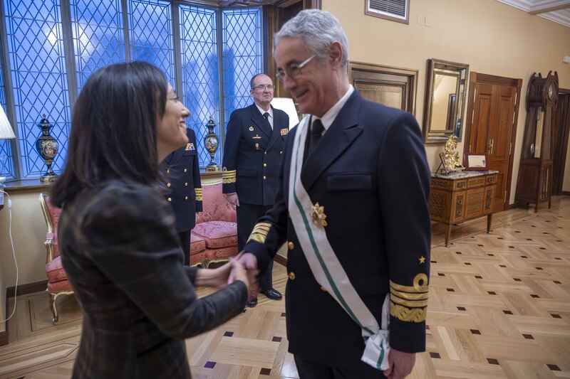 La Directora General de la Guardia Civil le impone la Gran Cruz al AJEMA