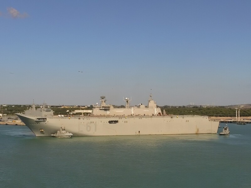 LHD 'Juan Carlos I' saliendo de la Base Naval de Rota