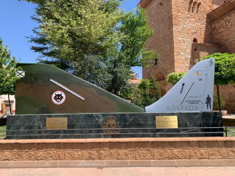 Monumento en Villlafranca del Campo en recuerdo de los pilotos caídos
