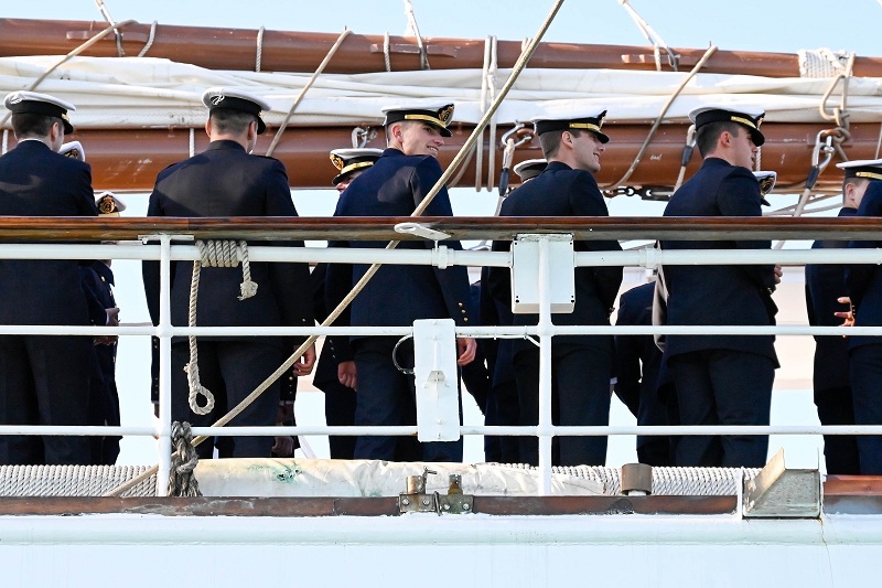 Despedida de los Guardiamarinas del ‘Juan Sebastián de Elcano’