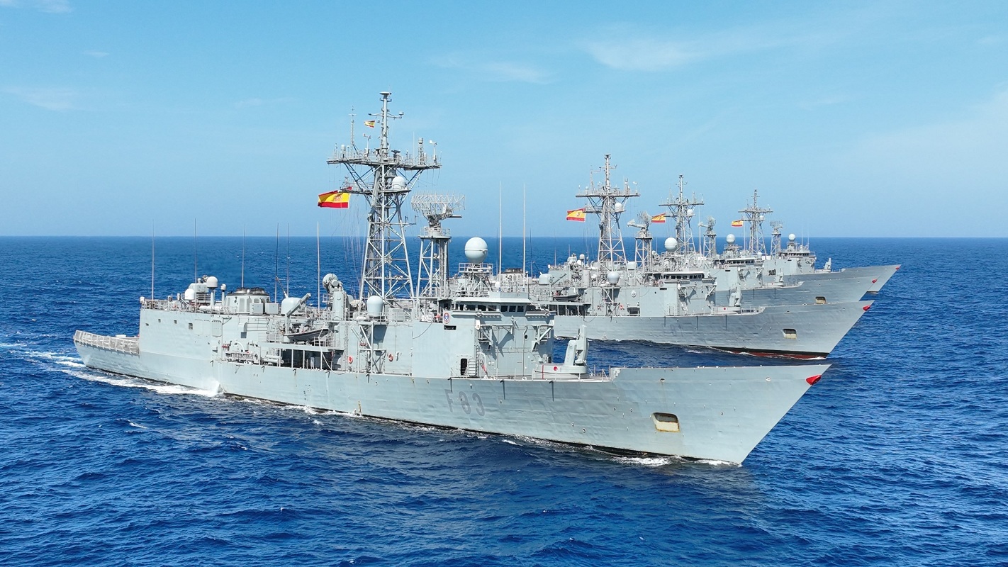 Fragata de la clase 'Santa María' desplegada en la mar