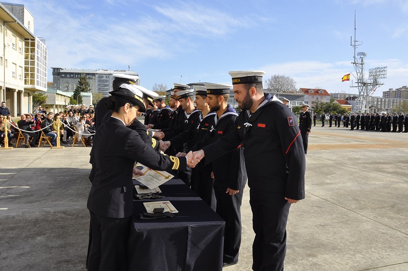 Entrega de diplomas a los alumnos del curso de actualización para el ascenso a cabo del Cuerpo General de la Armada y obtención de Especialidad Complementaria.