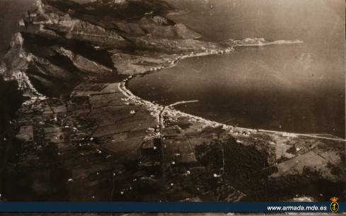 Bombardeos 1936-1939 de puertos republicanos.Vista aérea de Pollensa