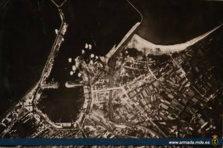 Bombardeos 1936-1939 de puertos republicanos. Vista aérea de Valencia